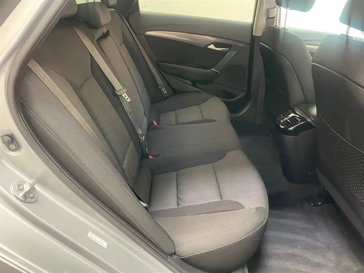 2019-hyundai-i40-16crdi-se-nav-115ps-tourer-5d-big-13