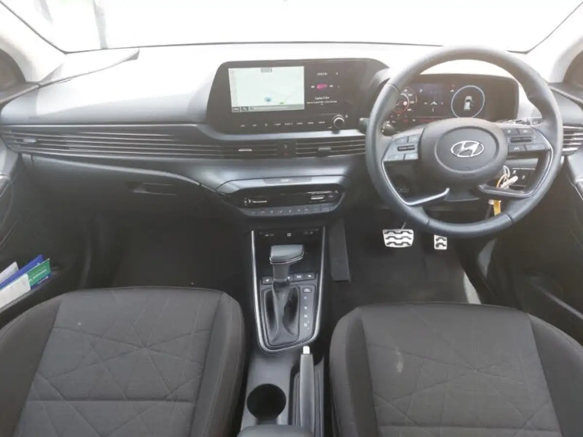 2024-hyundai-bayon-10-t-gdi-premium-120ps-48-volt-mhev-dct-big-2