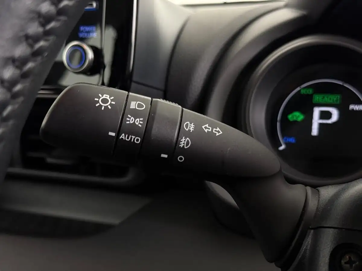 2021-toyota-yaris-15-vvt-i-design-big-23