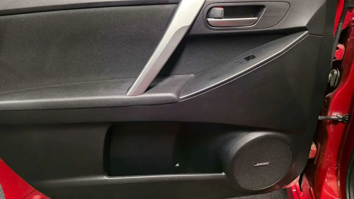 2012-mazda-mazda3-20-sport-navleather-big-27