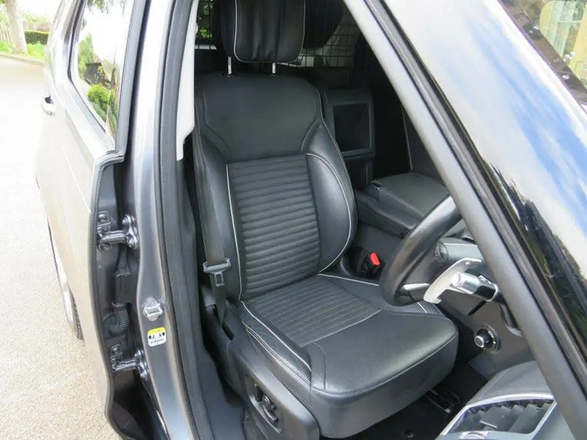 2022-land-rover-discovery-30-d300-commercial-hse-big-20