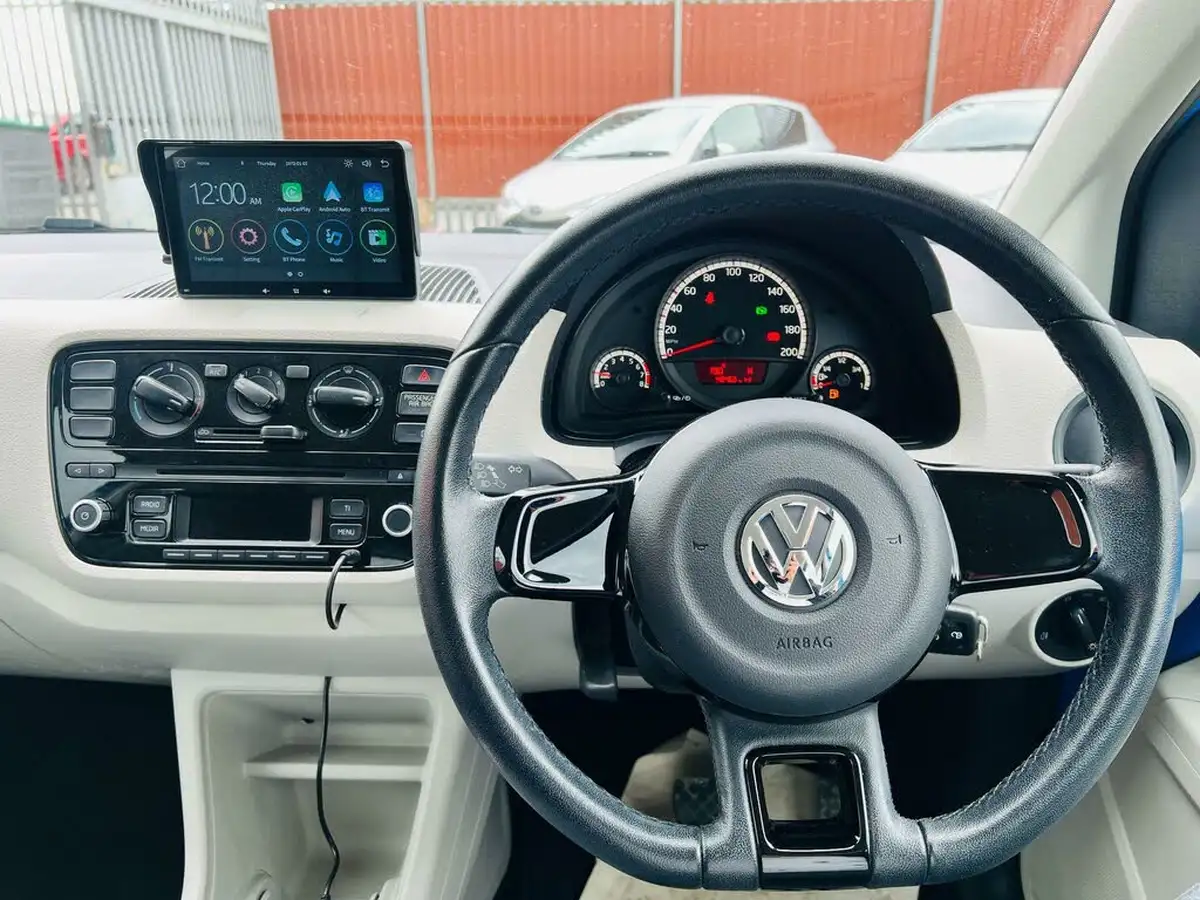 2015-volkswagen-up-big-17