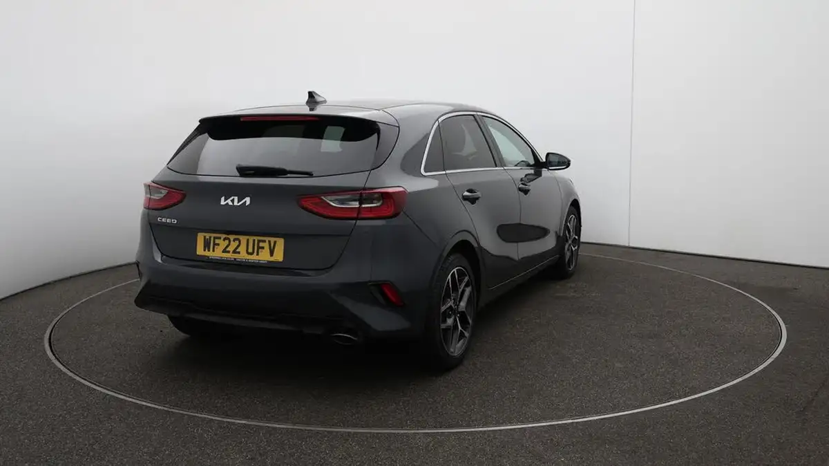 2022-kia-ceed-15-t-gdi-3-hatchback-big-55