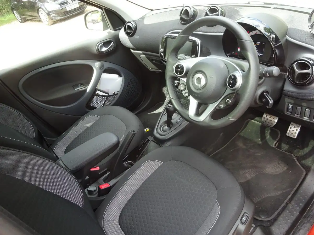 2022-smart-forfour-eq-premium-big-6
