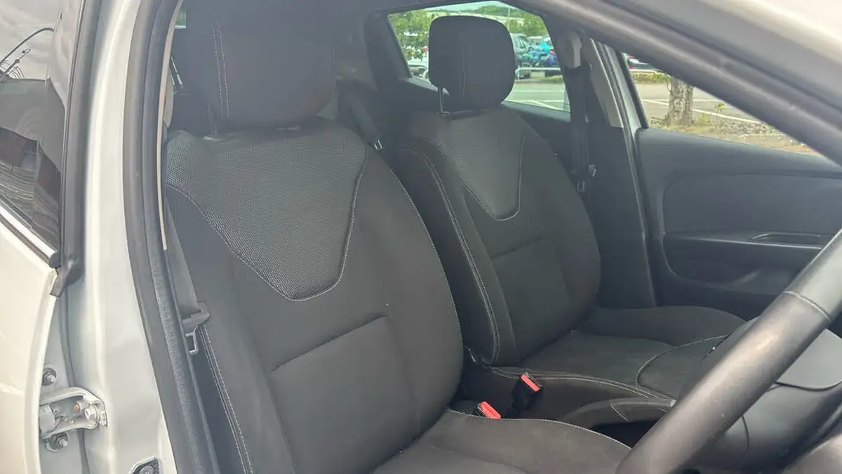 2019-renault-clio-09-tce-iconic-90ps-big-39