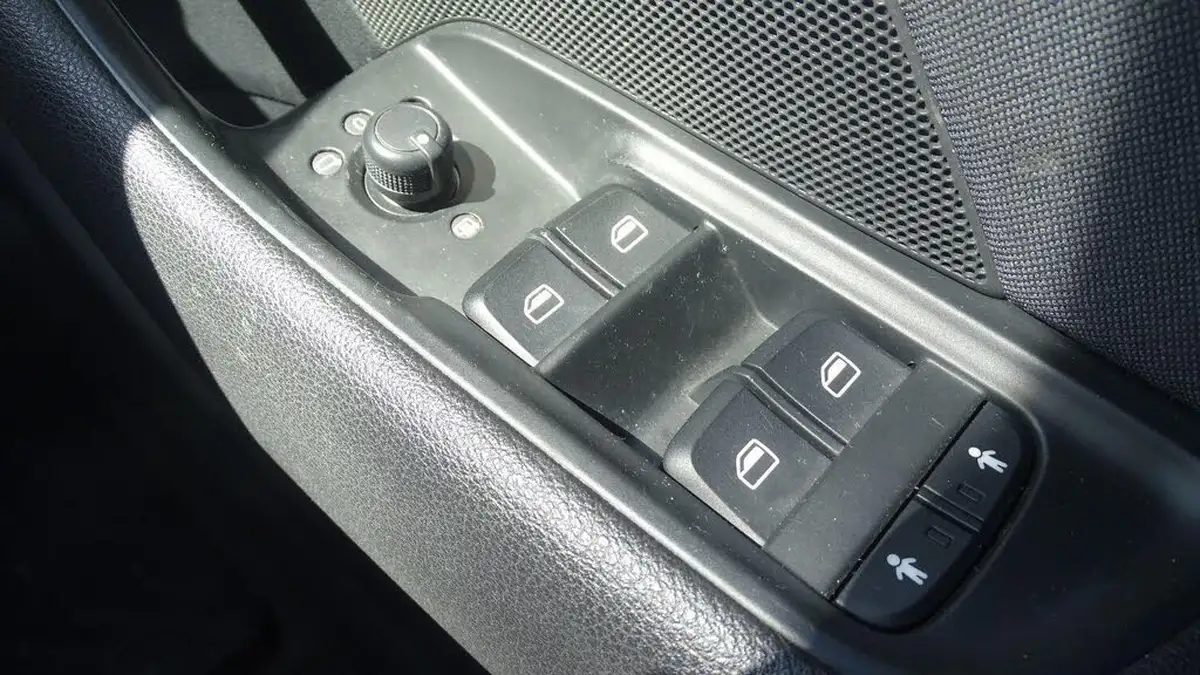 2014-audi-a3-20-tdi-se-sportback-5d-1968cc-s-tronic-big-59