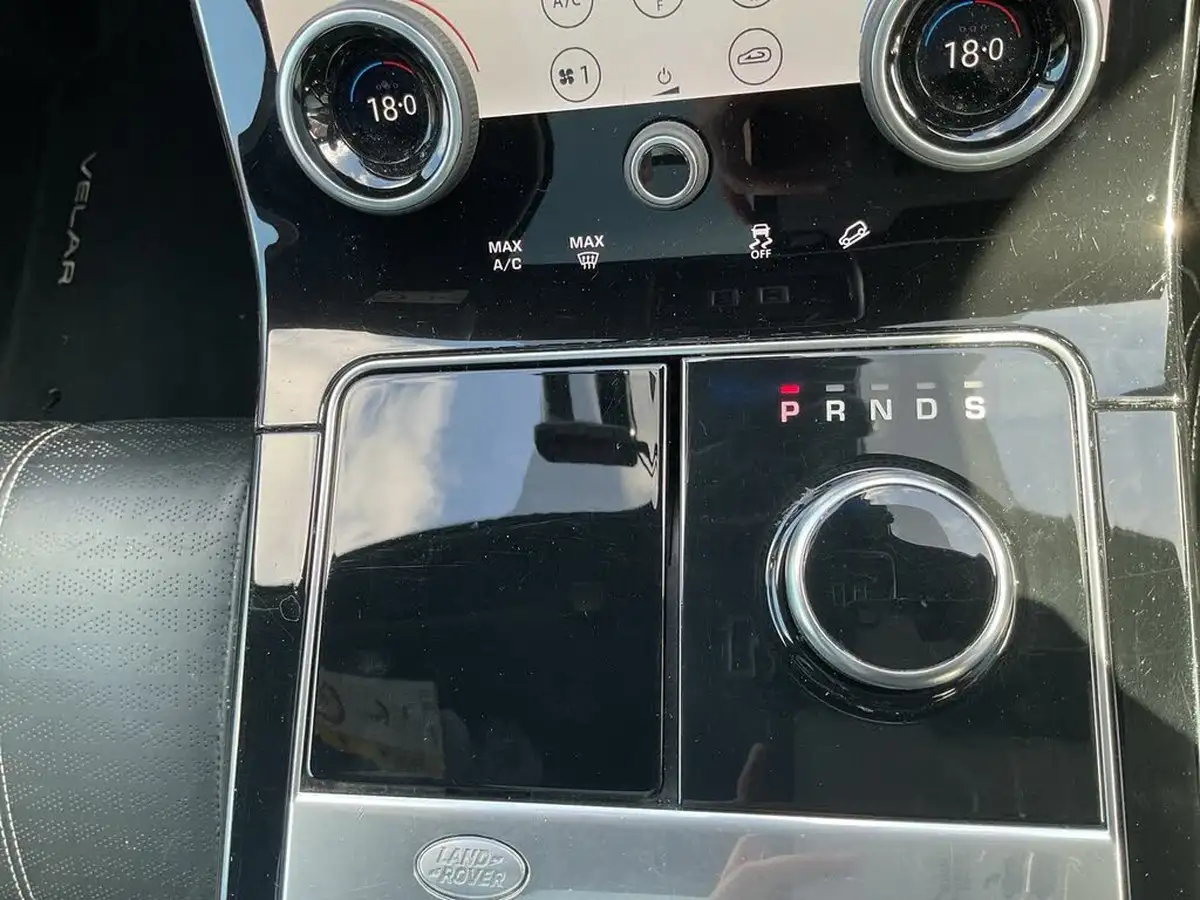 2019-land-rover-range-rover-velar-20-d240-r-dynamic-hse-big-24