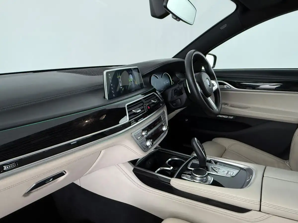 2017-bmw-7-series-30td-730d-m-sport-big-16