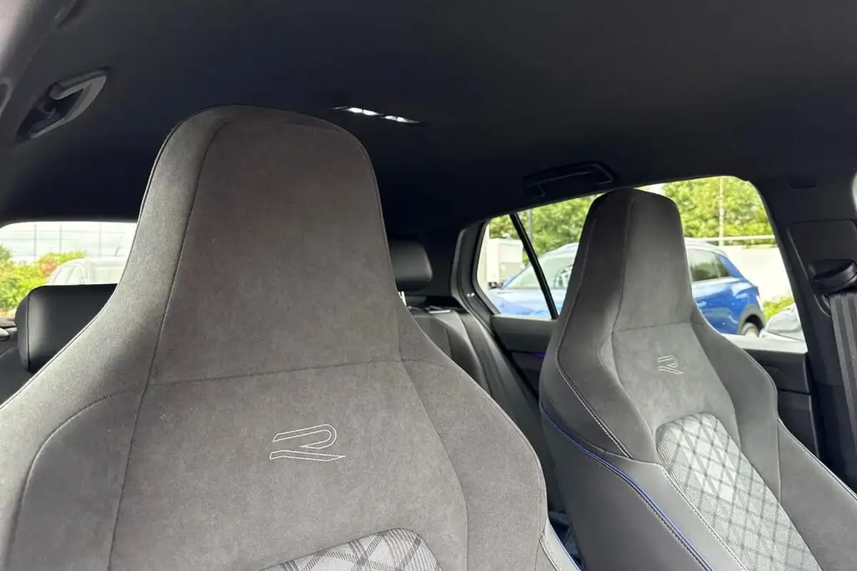 2025-volkswagen-golf-15-etsi-r-line-hatchback-big-22