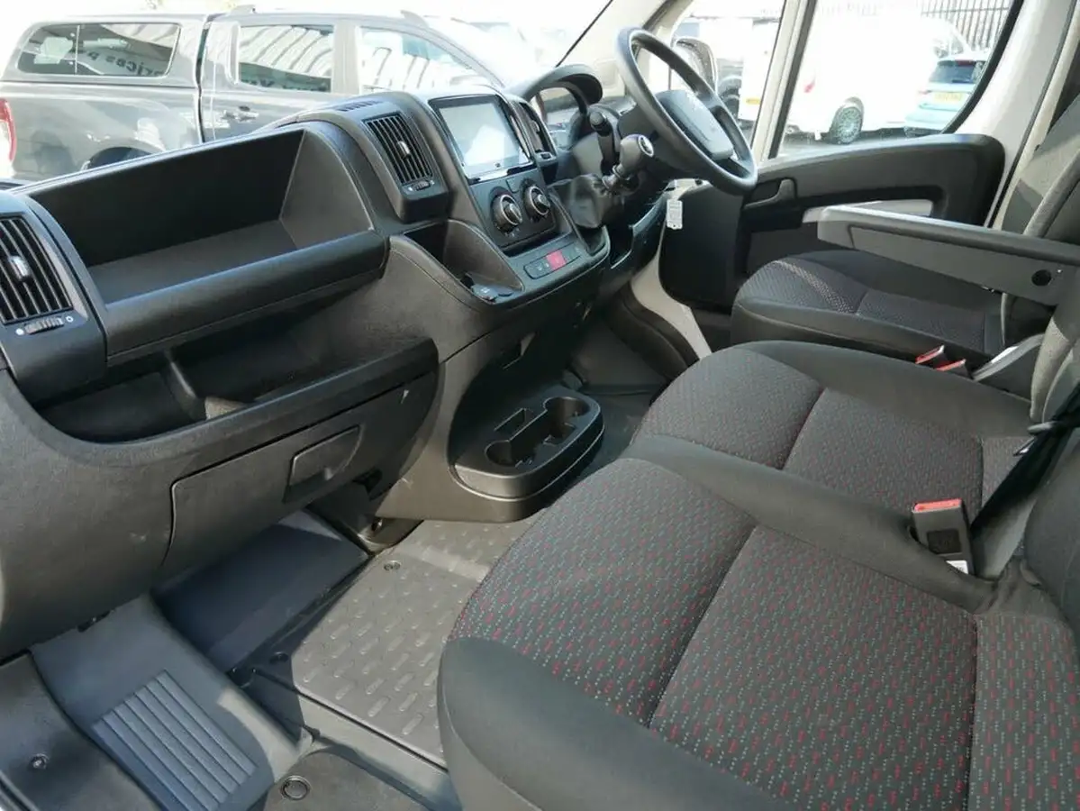 2023-citroen-relay-22bluehdi-35-l3h3-enterprise-edition-big-18