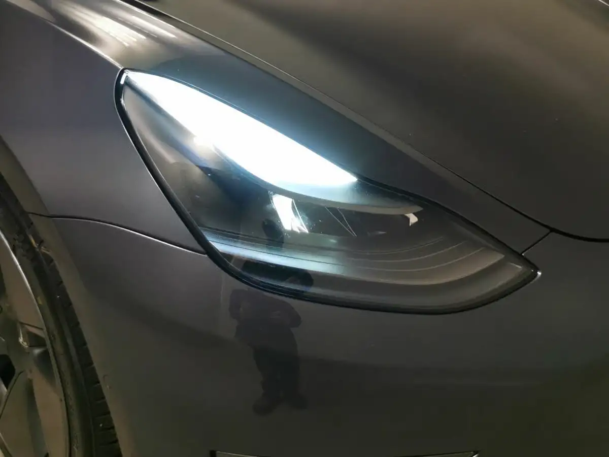 2020-tesla-model-3-e-long-range-big-27