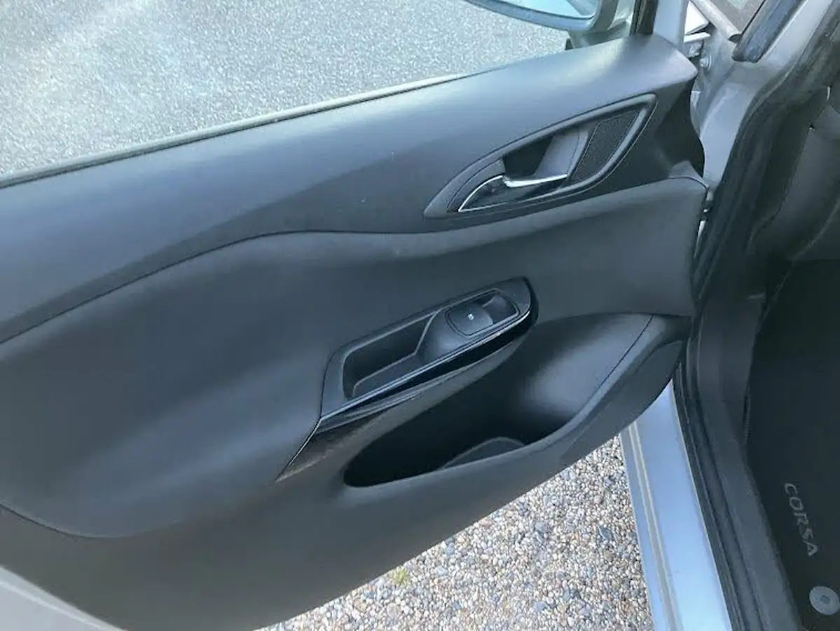 2017-vauxhall-corsa-14i-sri-90ps-ecoflex-5d-big-15