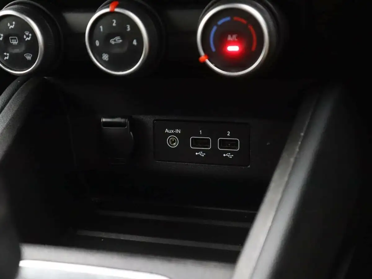 2021-renault-clio-15dci-iconic-90ps-ss-big-24