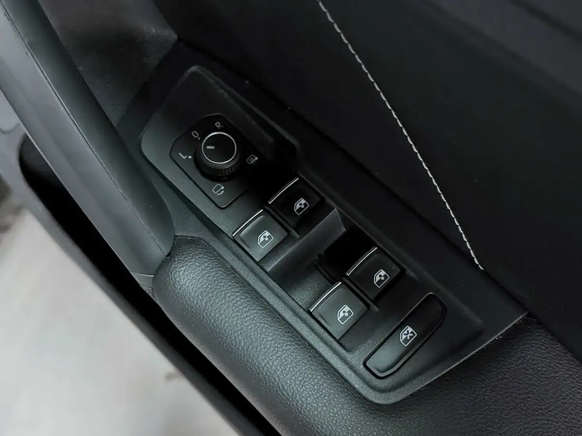 2022-volkswagen-tiguan-15-tsi-r-line-big-23
