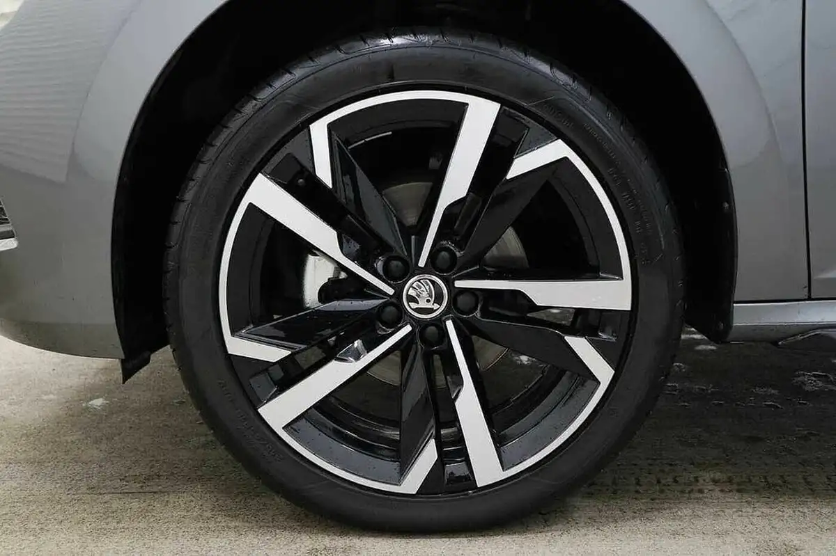 2024-skoda-kamiq-15-tsi-monte-carlo-dsg-big-4