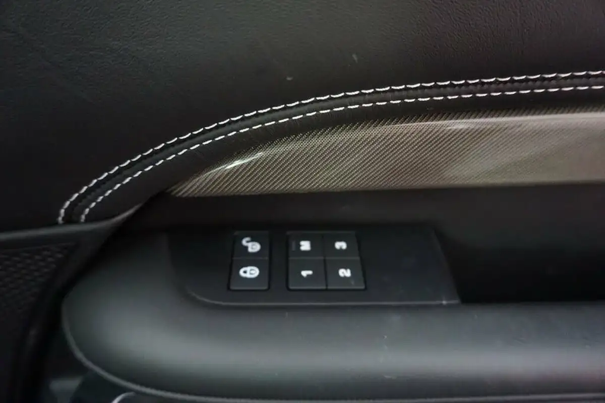 2020-land-rover-discovery-30-sd6-hse-luxury-big-25