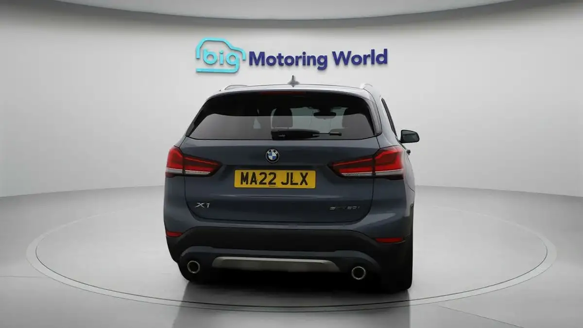 2022-bmw-x1-20-sdrive20i-xline-big-6