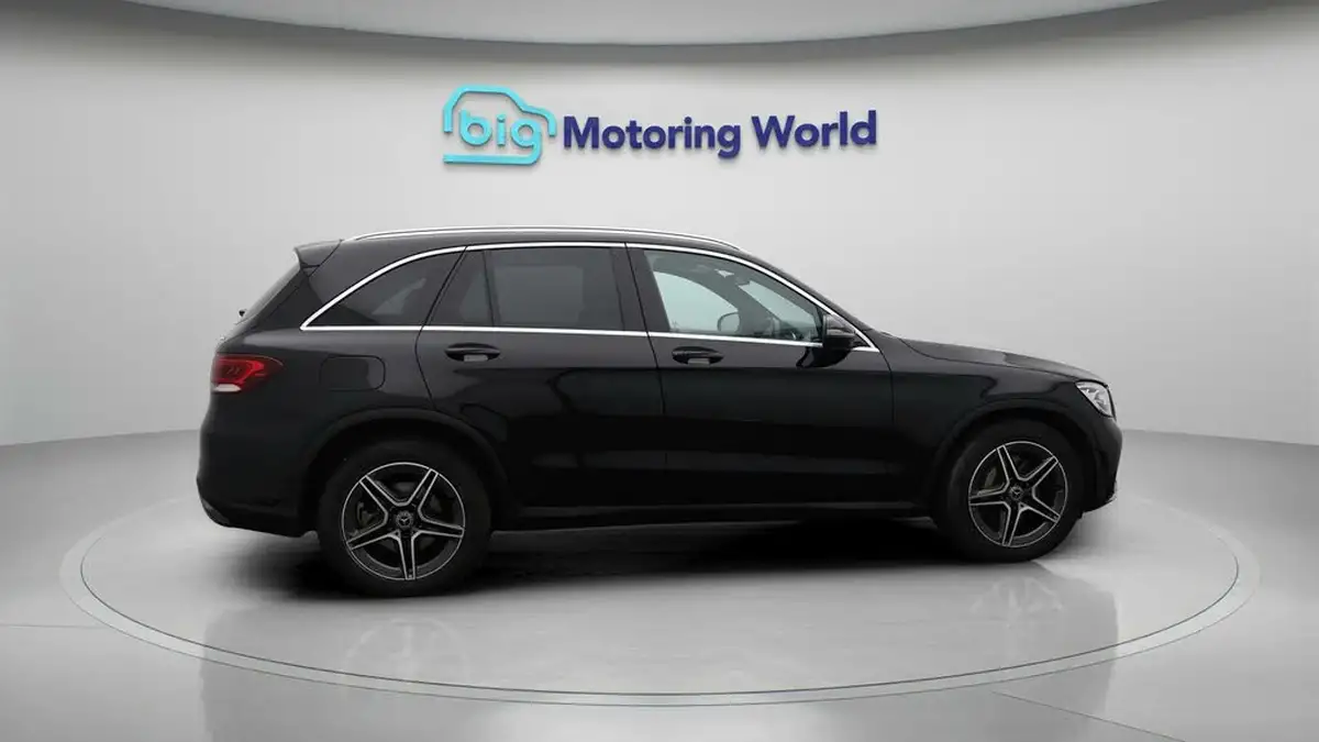 2020-mercedes-benz-glc-class-20d-glc220d-amg-line-station-wagon-5d-4matic-plus-big-8