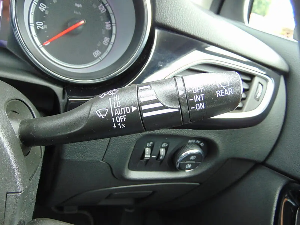 2018-vauxhall-astra-16cdti-elite-nav-136ps-ss-hatchback-big-26