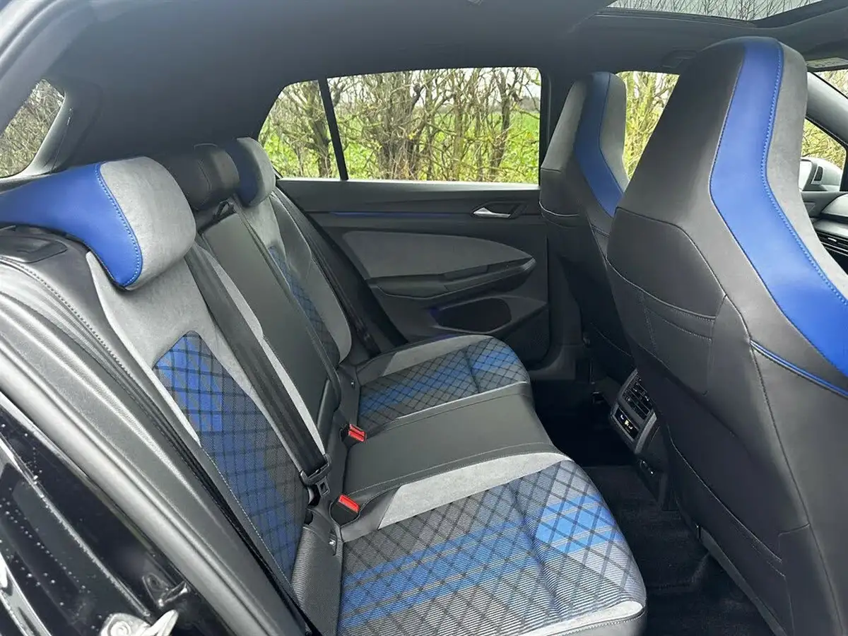 2022-volkswagen-golf-20-tsi-r-320ps-hatchback-big-12