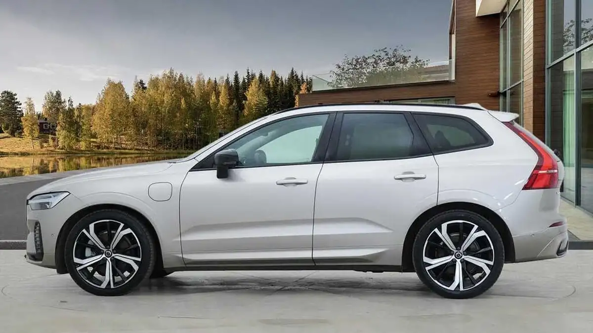 2024-volvo-xc60-20-t8-ultimate-dark-big-5