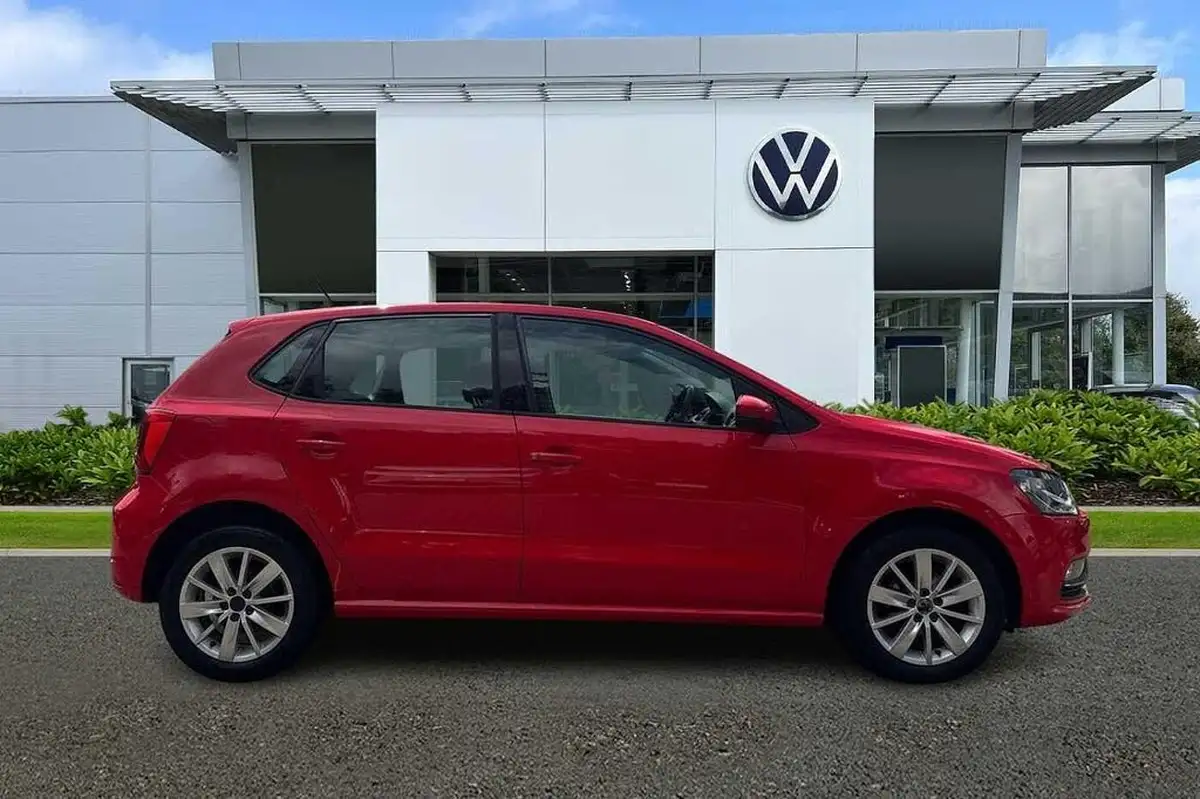 2015-volkswagen-polo-10-se-60ps-5d-big-3