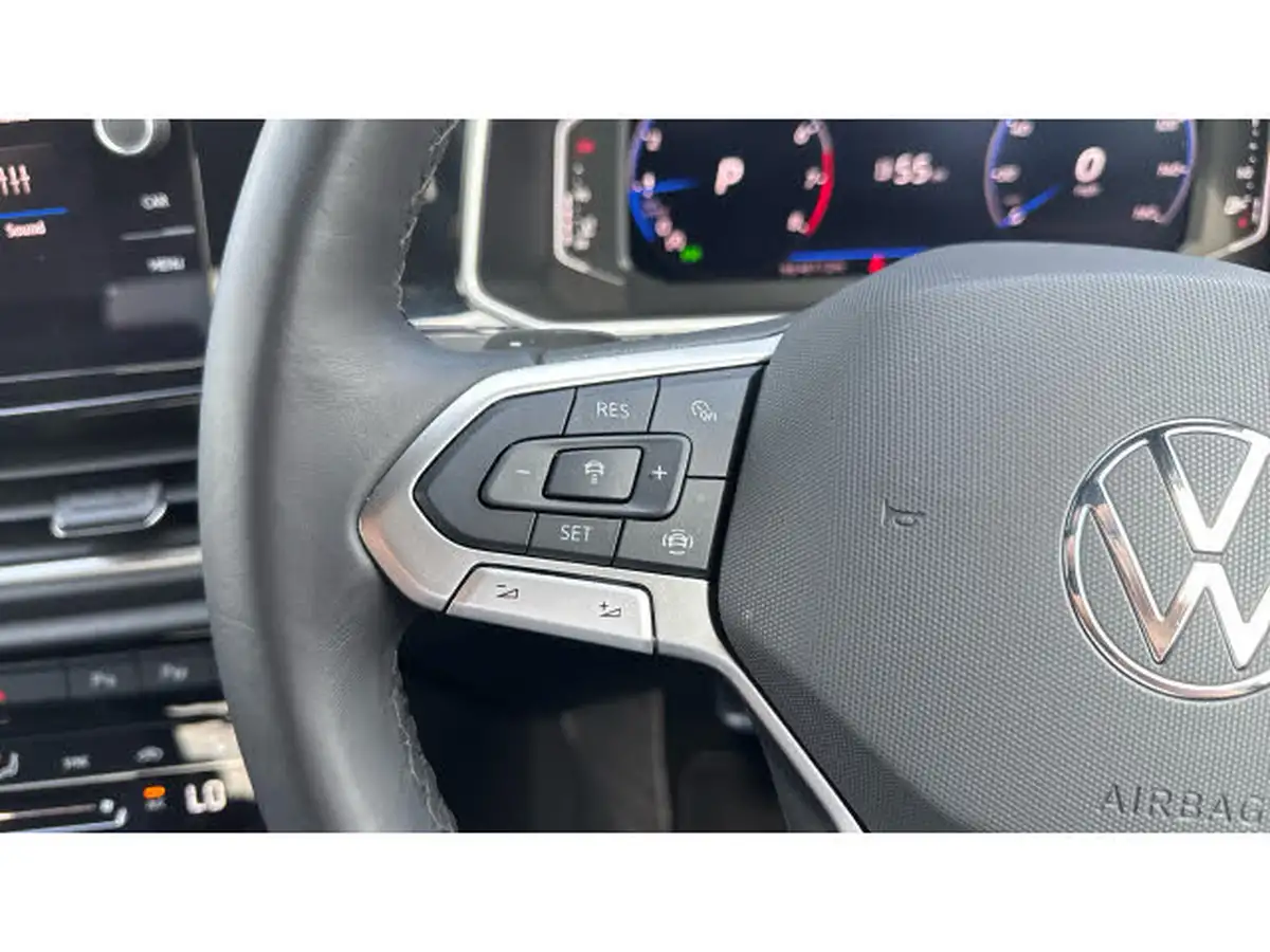 2024-volkswagen-t-roc-15-tsi-r-line-hatchback-5d-dsg-big-31