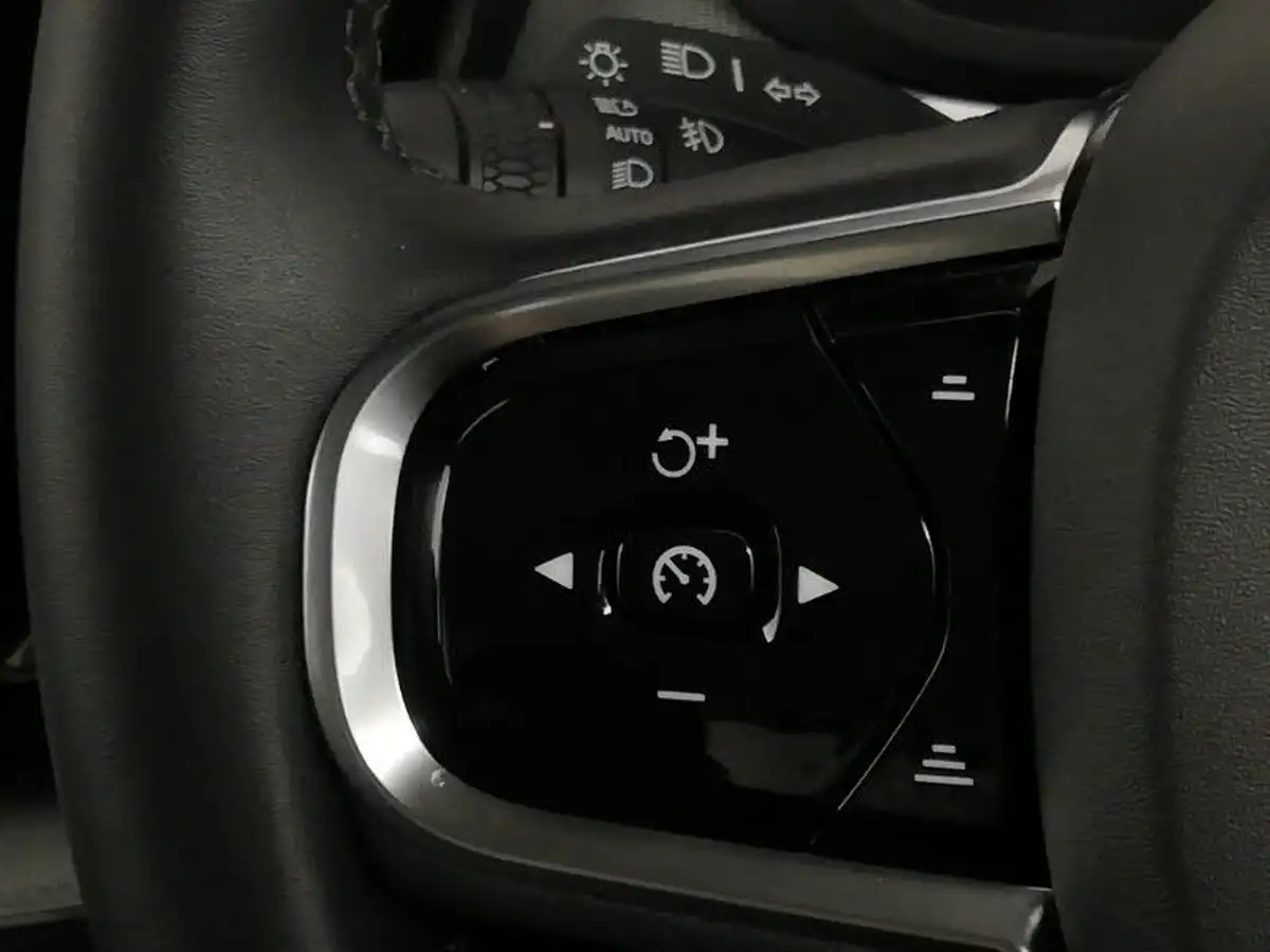 2023-volvo-xc60-20-b5-plus-big-14
