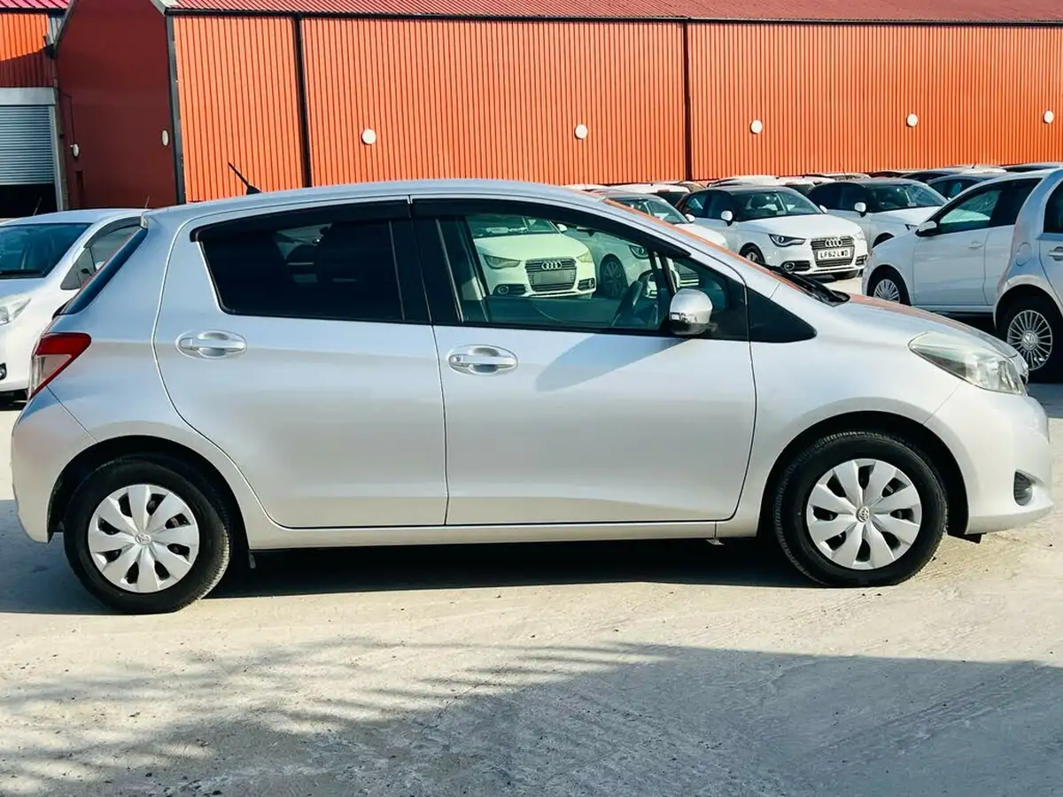 2013-toyota-yaris-big-1