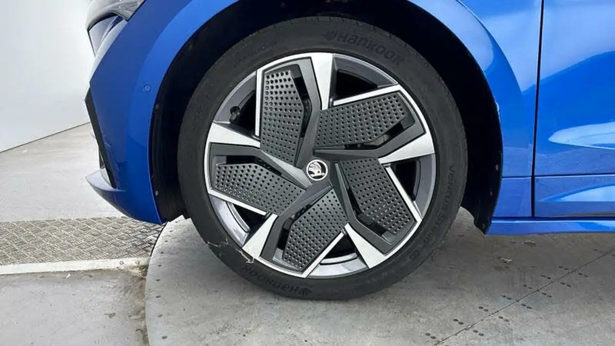 2022-skoda-enyaq-e-80-vrs-big-34