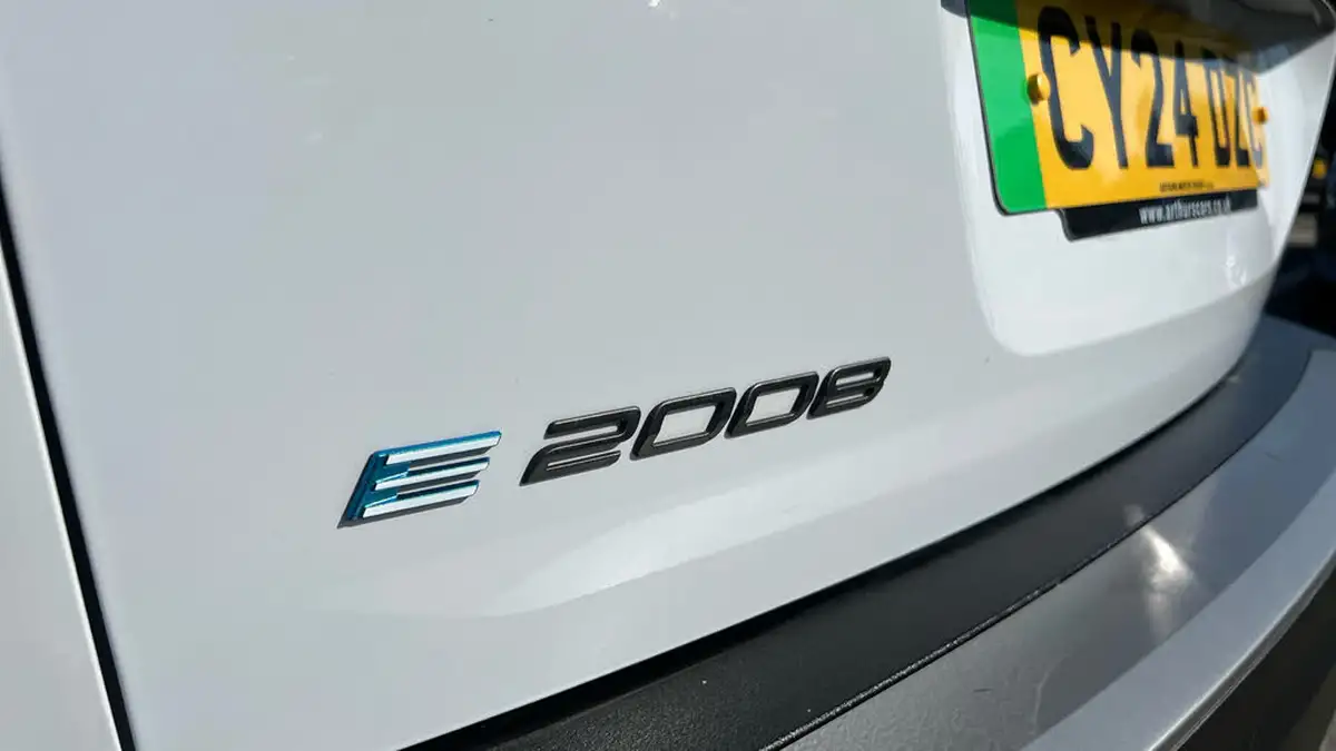 2024-peugeot-2008-suv-e-gt-156ps-54kwh-big-37