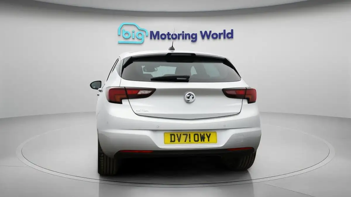 2021-vauxhall-astra-12-turbo-griffin-edition-hatchback-big-6