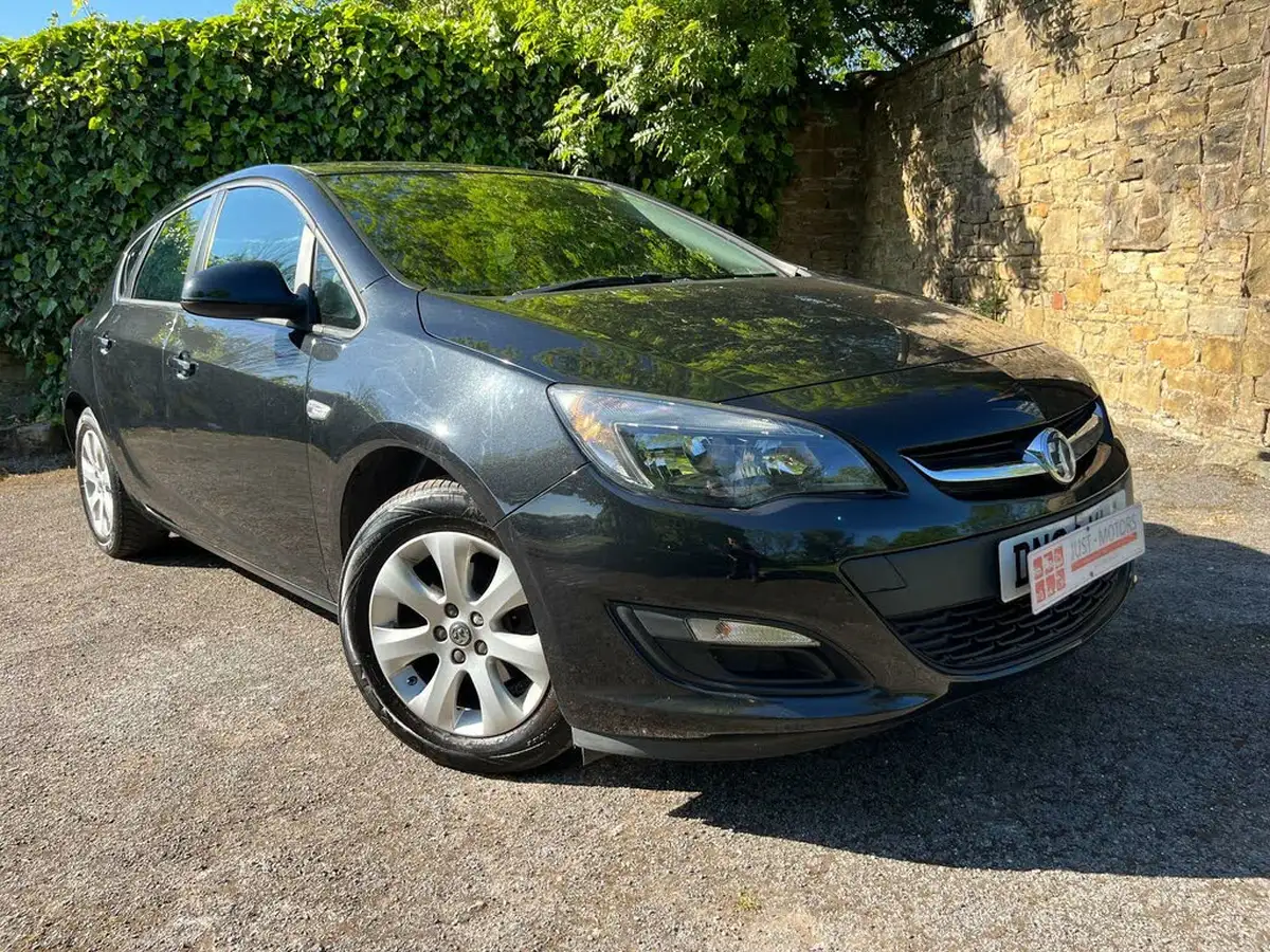 2014-vauxhall-astra-16-design-hatchback-big-41