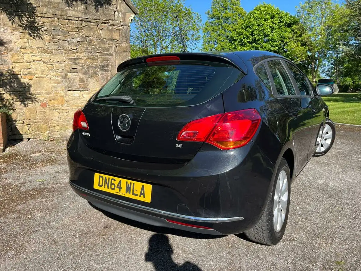 2014-vauxhall-astra-16-design-hatchback-big-65