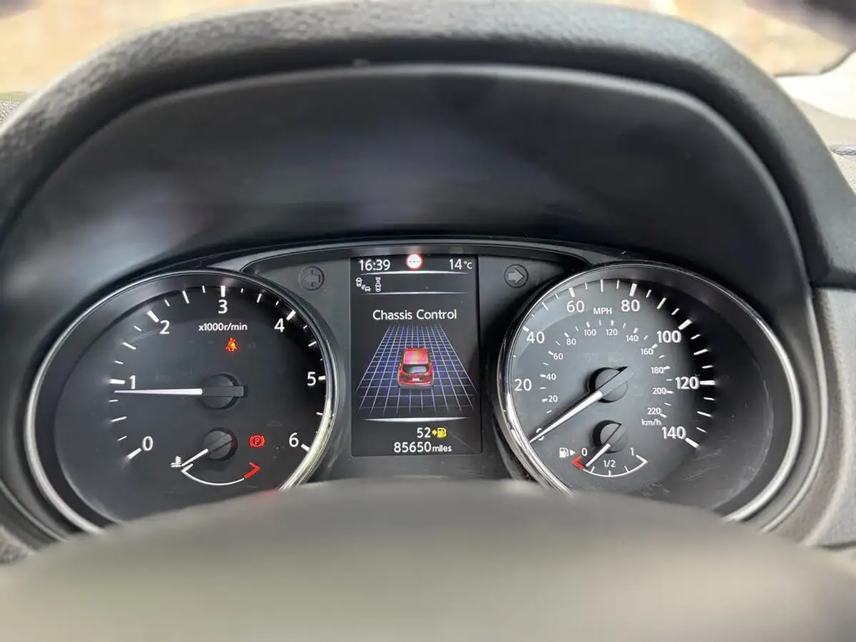 2017-nissan-qashqai-15dci-tekna-big-37