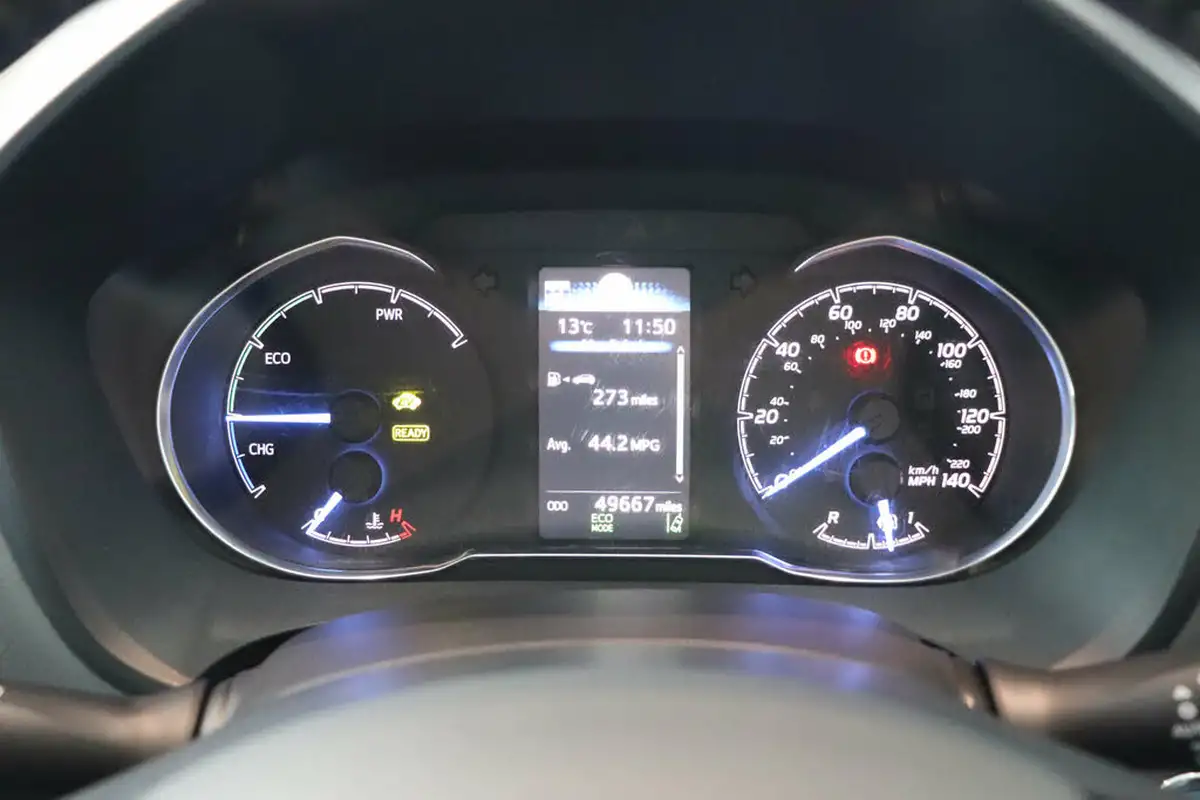 2017-toyota-yaris-15-vvt-i-icon-tech-98bhp-hybrid-1497cc-e-cvt-big-39
