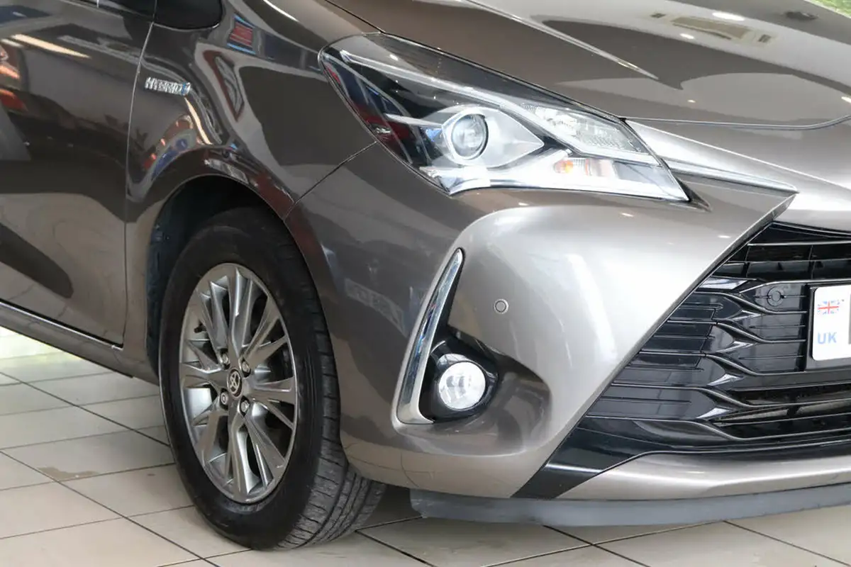 2017-toyota-yaris-15-vvt-i-icon-tech-98bhp-hybrid-1497cc-e-cvt-big-63