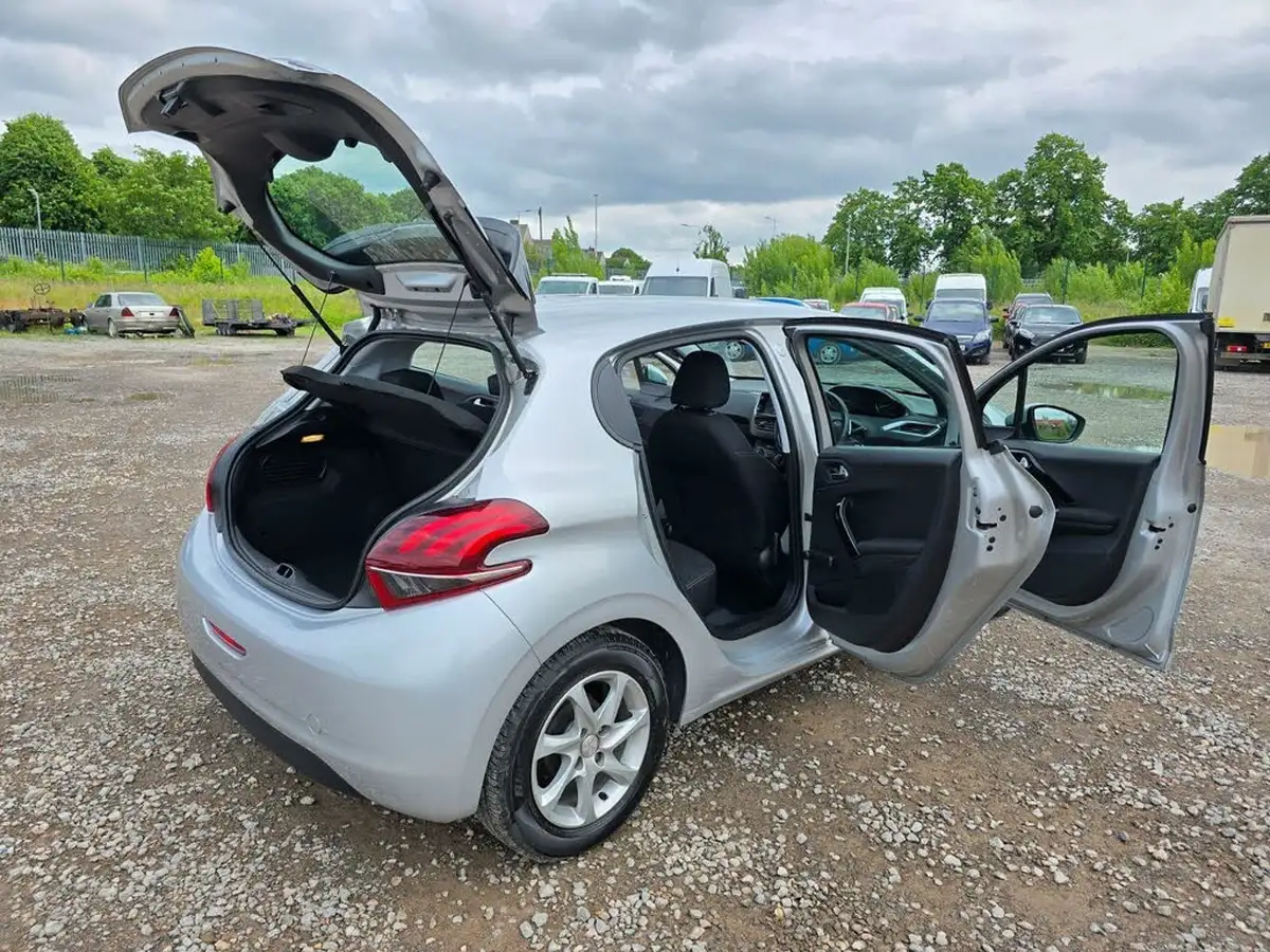 2016-peugeot-208-12-puretech-active-82bhp-ss-5d-etg5-big-17