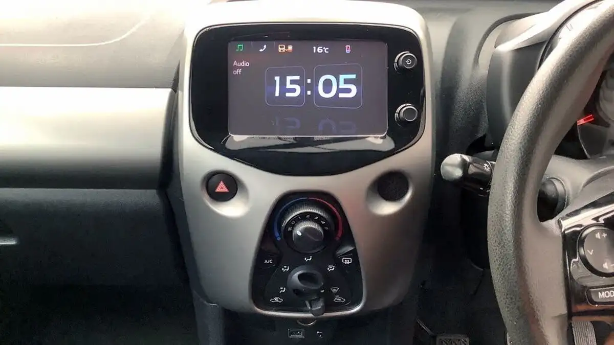 2018-citroen-c1-10-vti-feel-68ps-3d-big-7