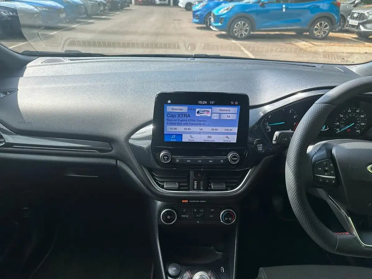 2023-ford-fiesta-big-21