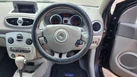 2010-renault-clio-16-initiale-tomtom-small-17