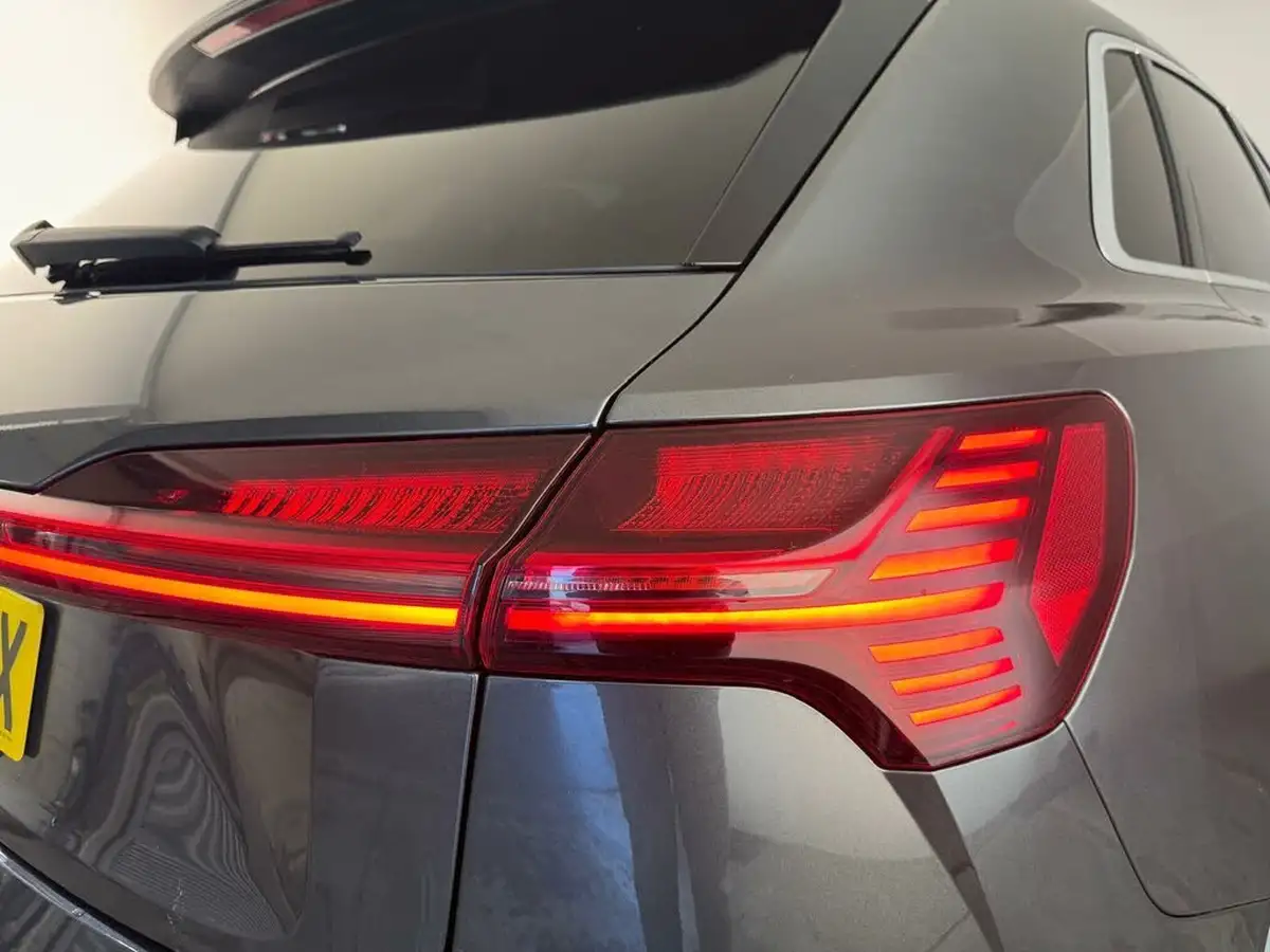 2021-audi-e-tron-e-station-wagon-big-50