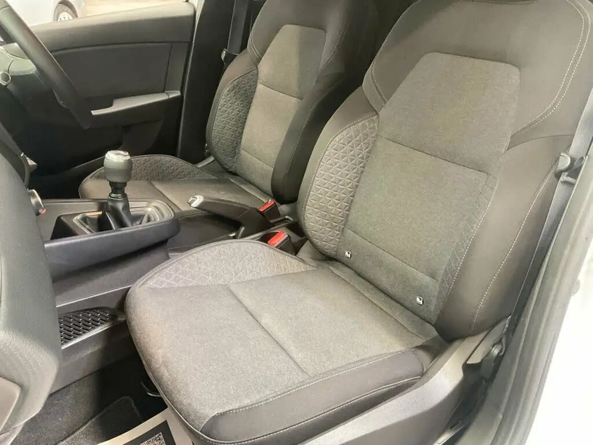 2020-renault-clio-10-sce-play-75bhp-big-26