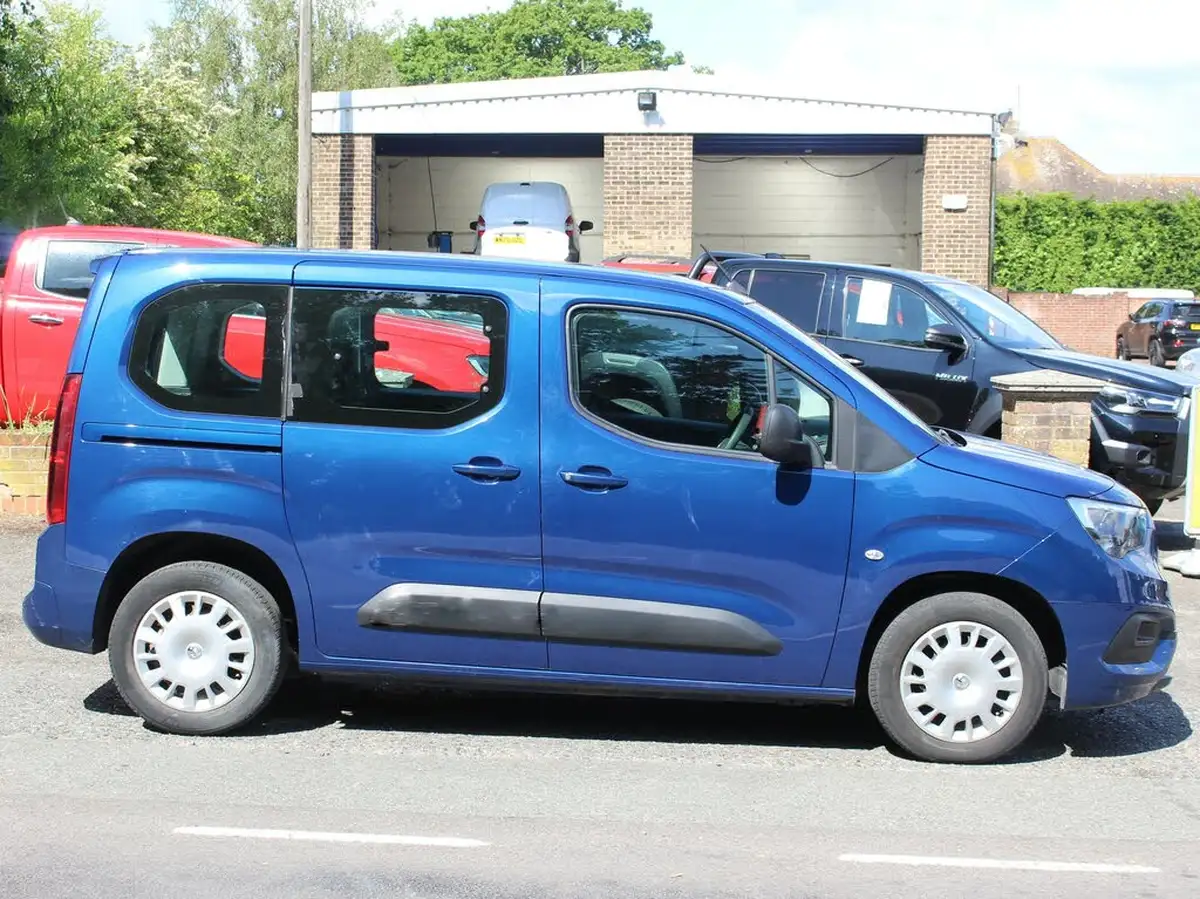 2021-vauxhall-combo-life-12i-edition-big-5