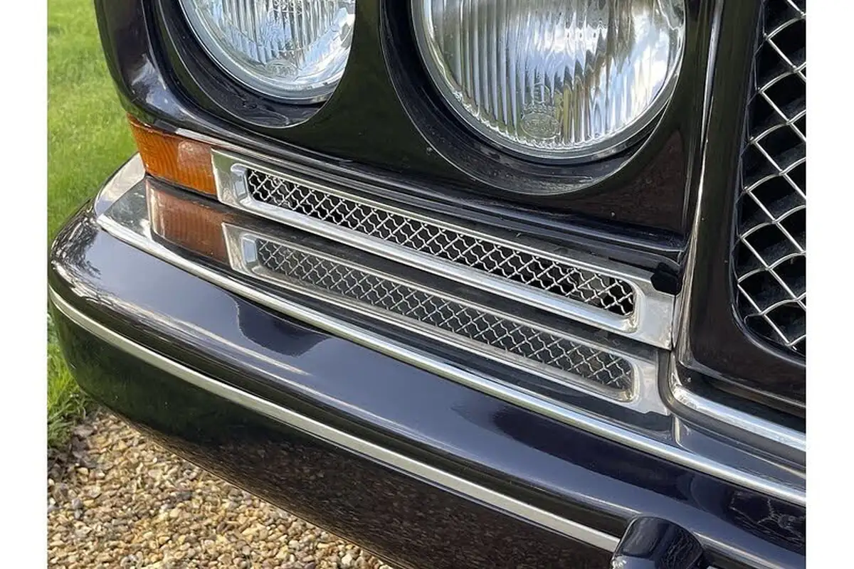 1997-bentley-azure-68-big-7