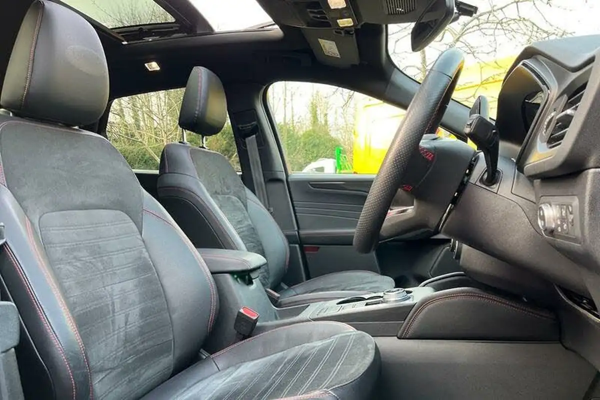 2022-ford-kuga-big-16