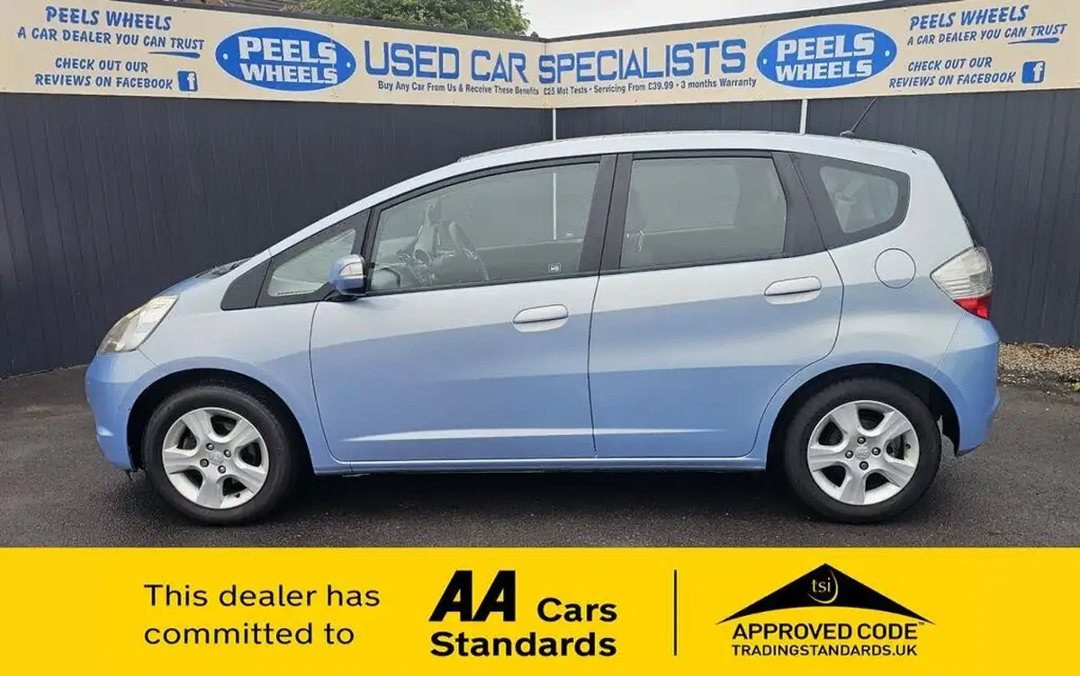2009-honda-jazz-14-es-big-3