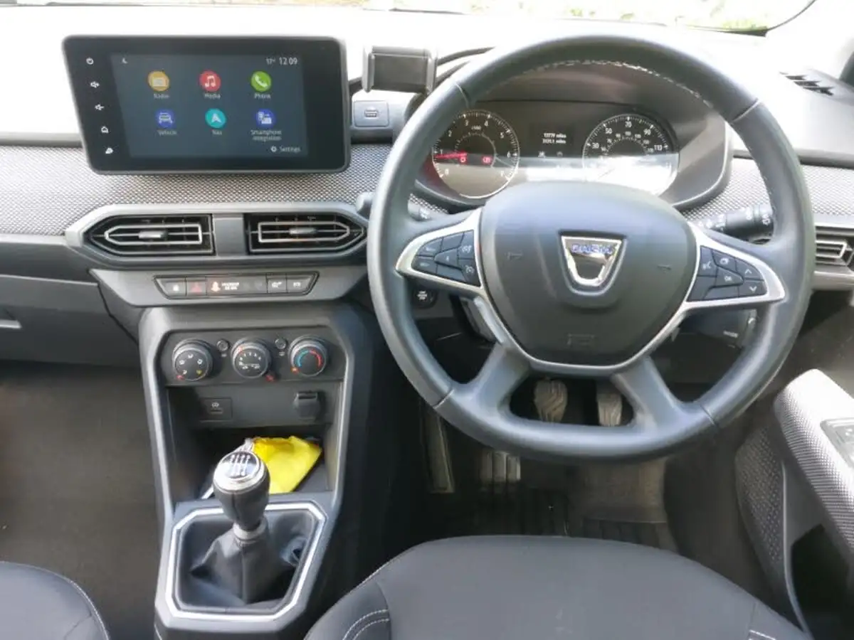 2022-dacia-sandero-10-tce-comfort-90bhp-big-2