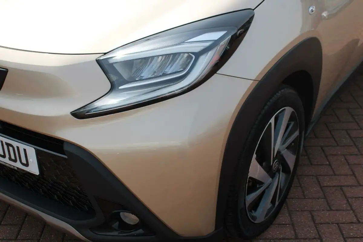 2023-toyota-aygo-x-10-vvt-i-exclusive-big-11