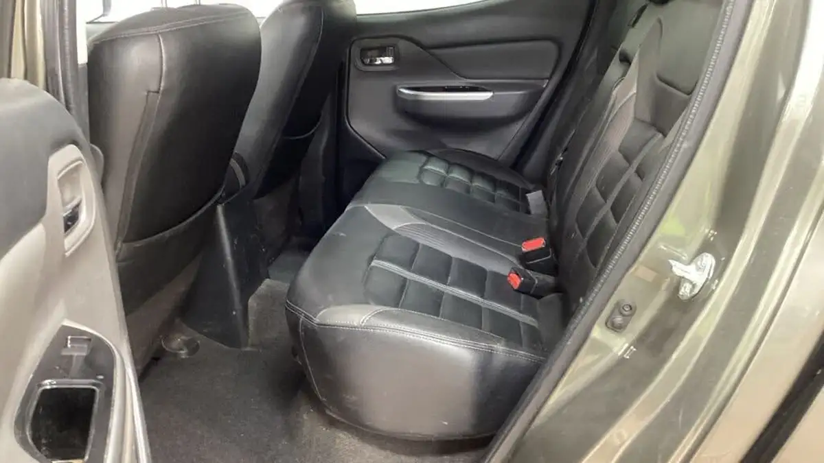 2015-mitsubishi-l200-24di-d-barbarian-auto-big-6